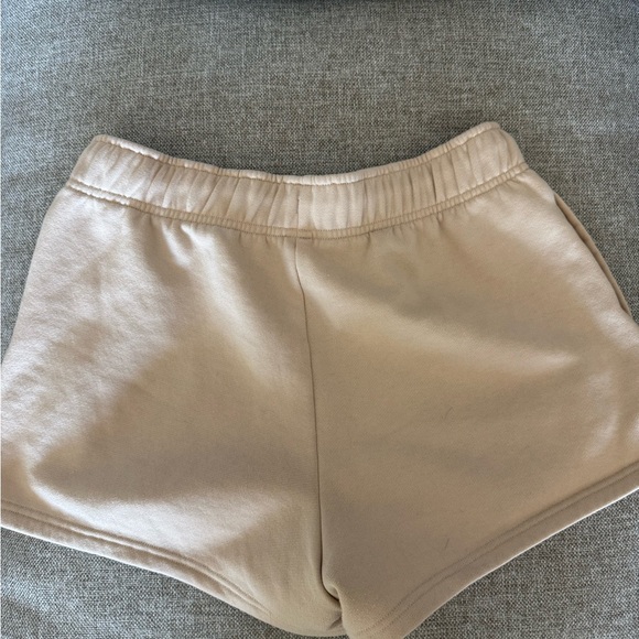 Alo Accolade Short - Macadamia - Picture 4 of 7